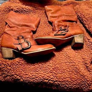 Heeled boots good quality, and is a great buy.